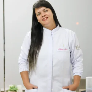 Retrato de Cleide Ribeiro sorridente